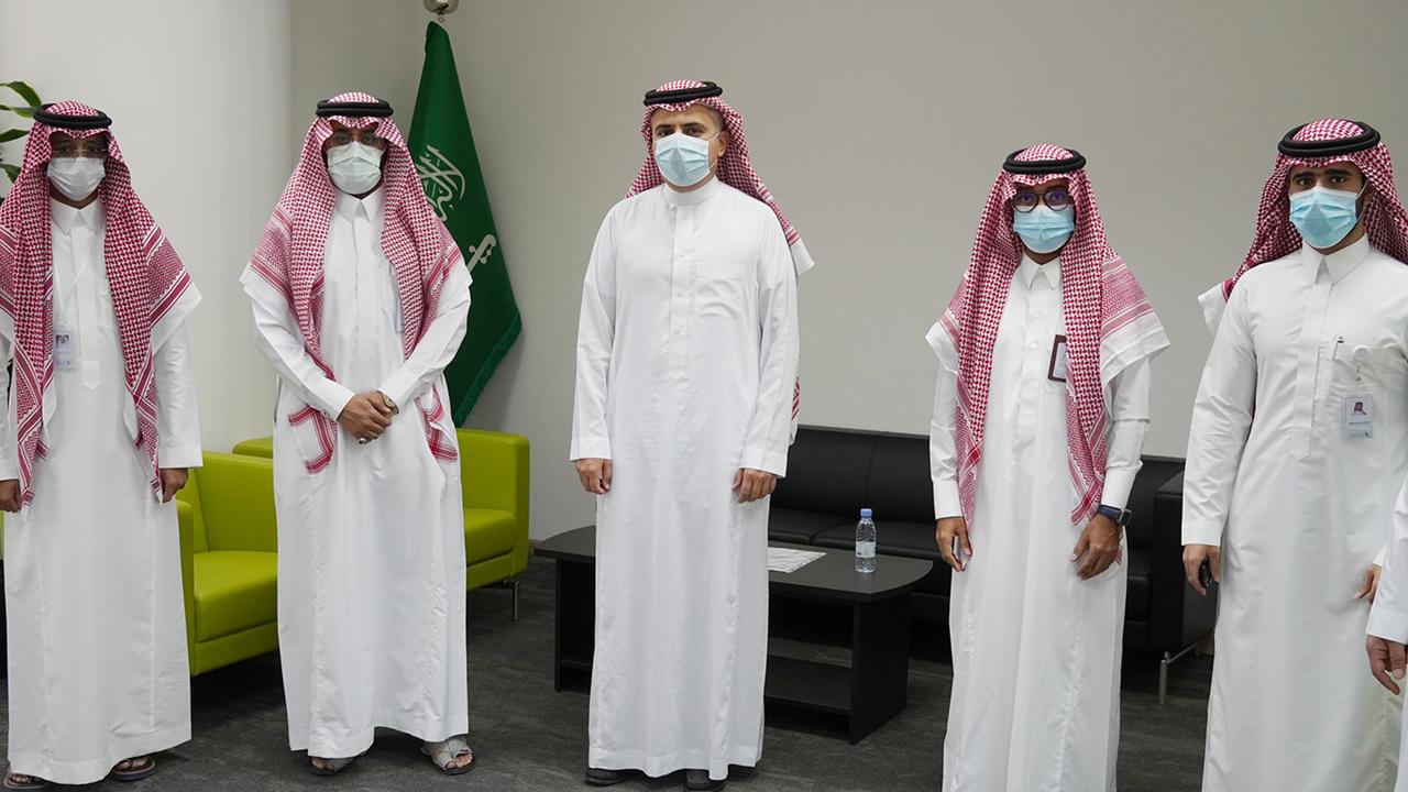 فريق شباب محافظة الأحساء يلتقي الرئيس التنفيذي لتجمع الأحسـاء 